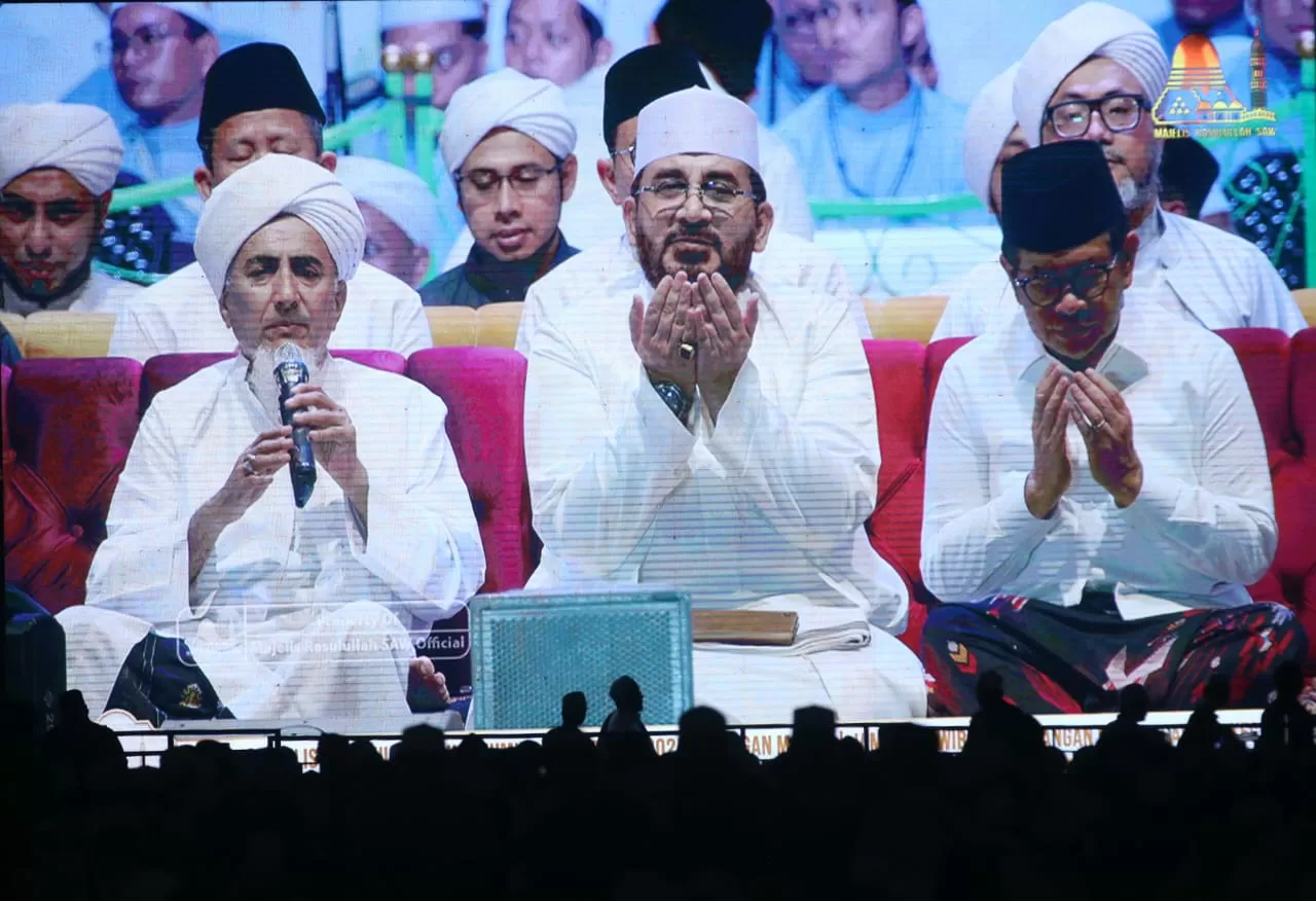 Ratusan Ribu Umat Islam...
