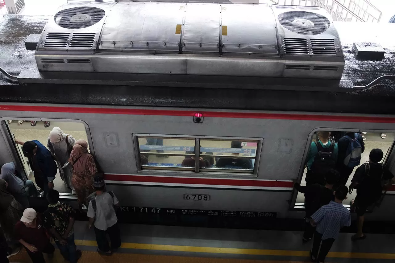 Revitalisasi Stasiun...