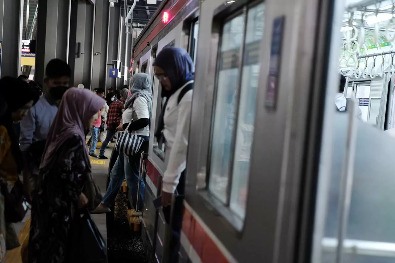 Revitalisasi Stasiun...