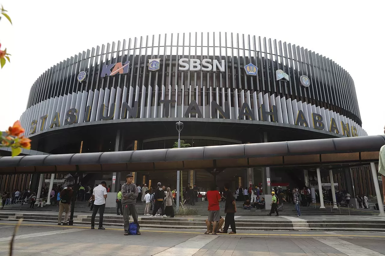 Revitalisasi Stasiun...