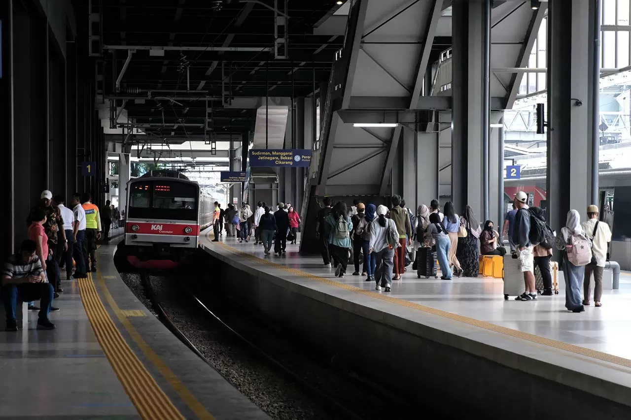 Revitalisasi Stasiun...