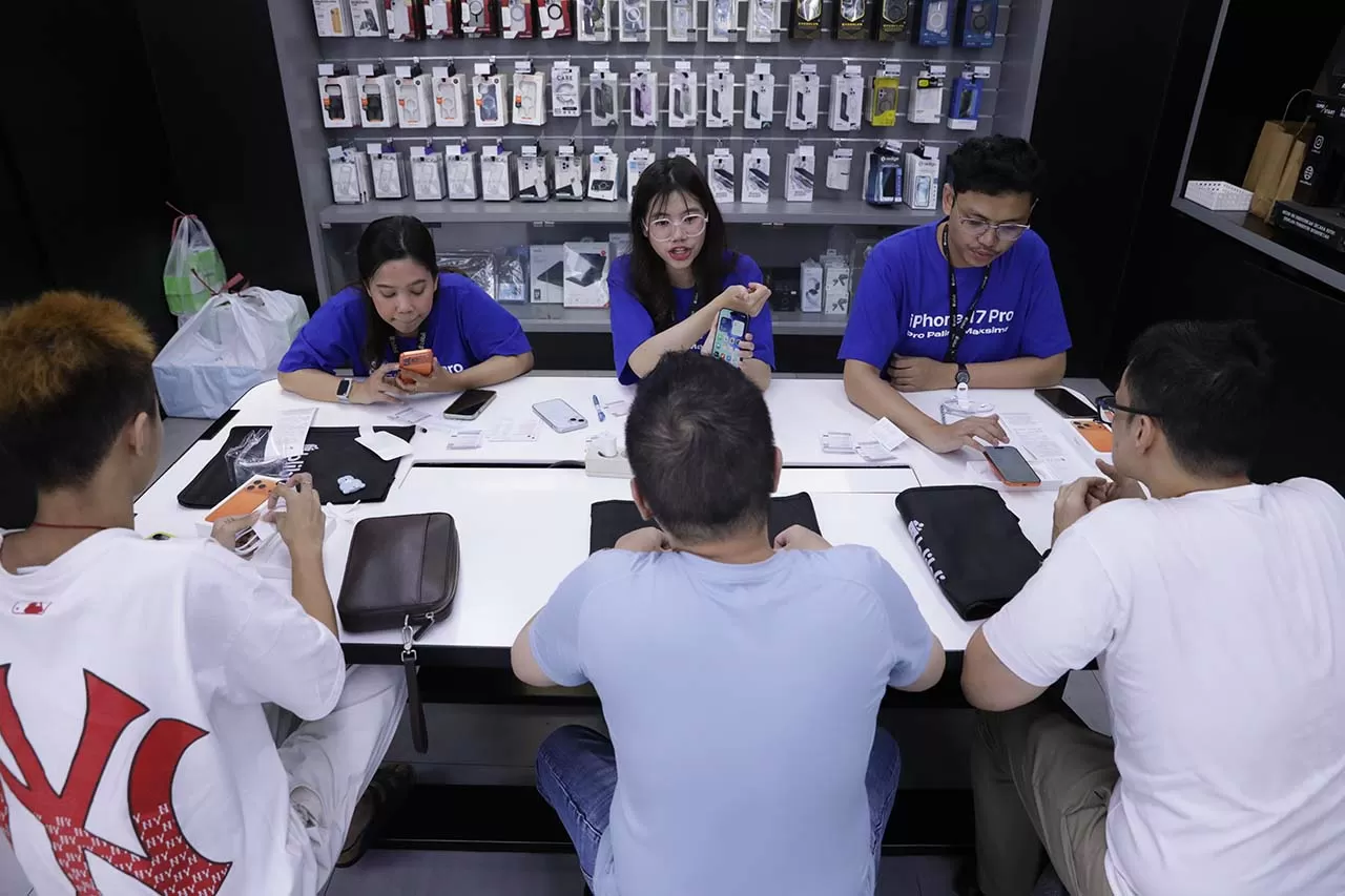 iPhone 17 Resmi Hadir...