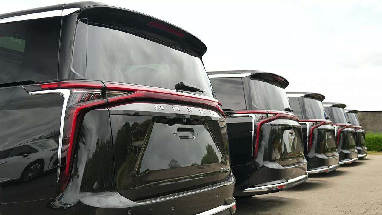 MPV Listrik Premium...
