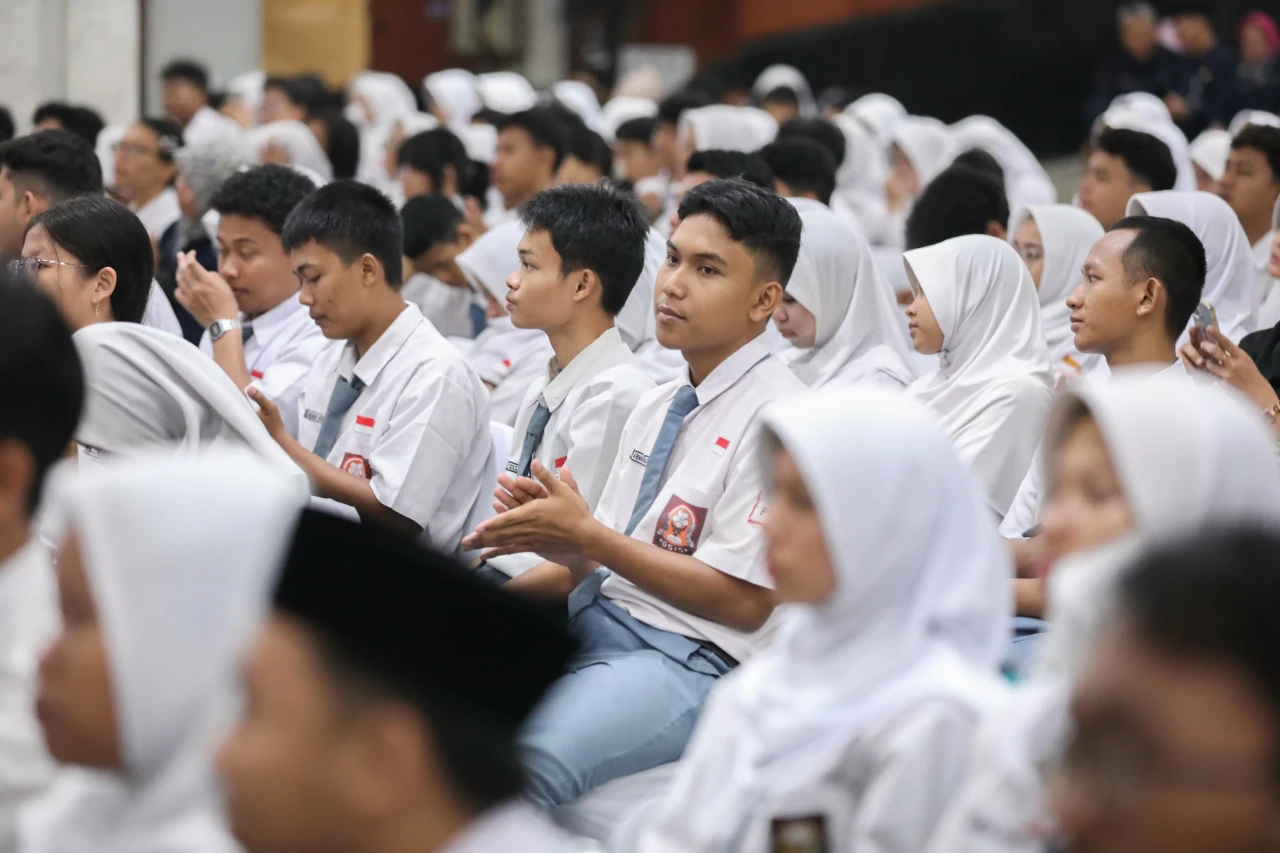 Gubernur Pramono Luncurkan...