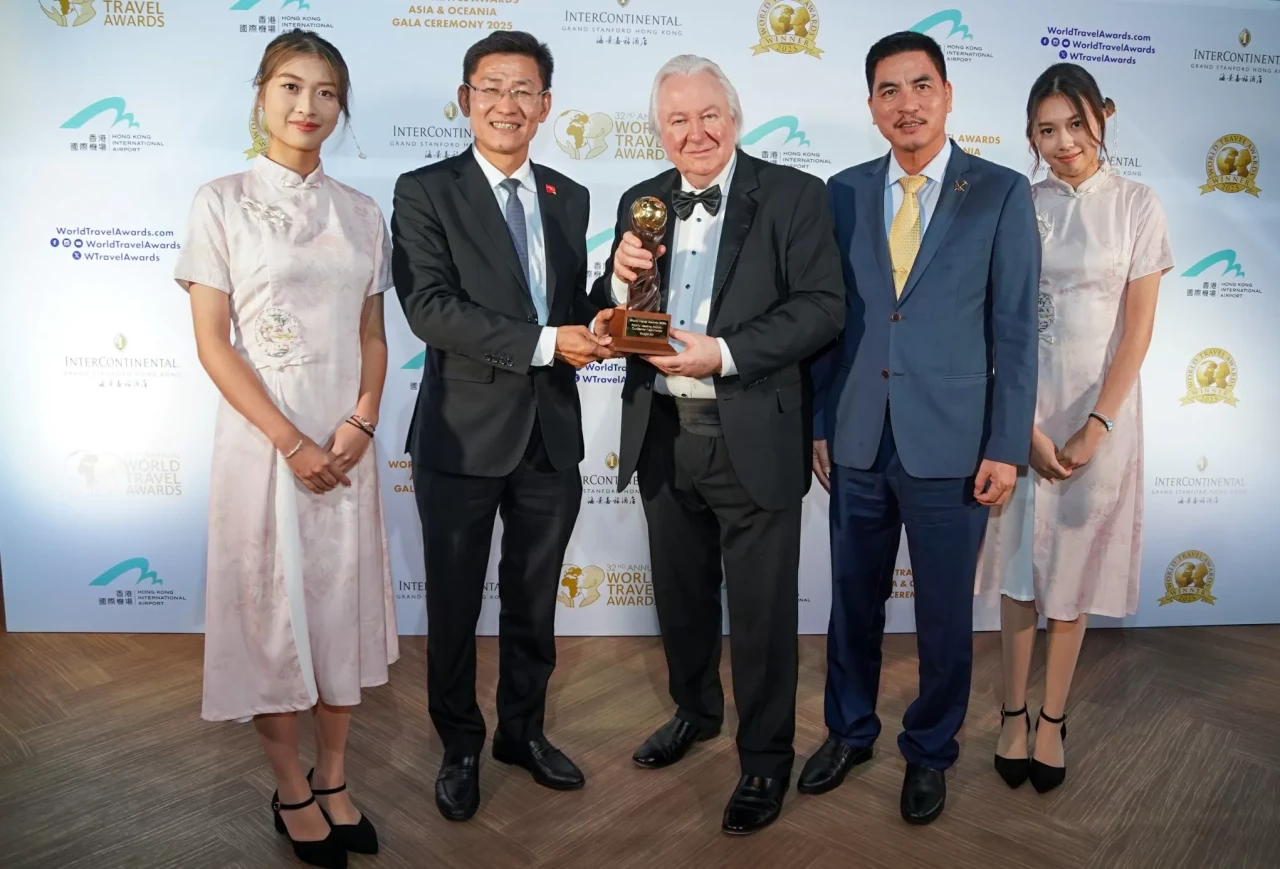 Vietjet Dinobatkan sebagai...