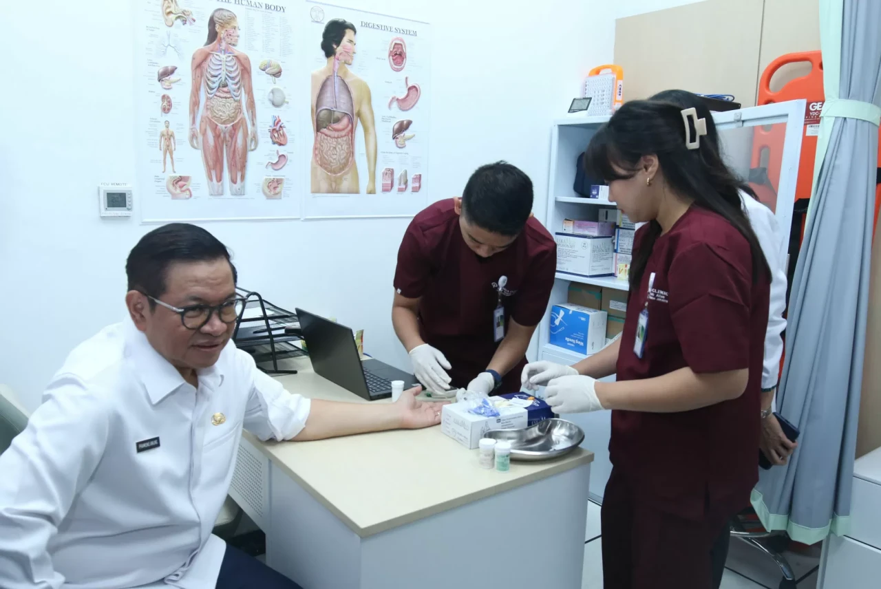 Pramono Resmikan Klinik...