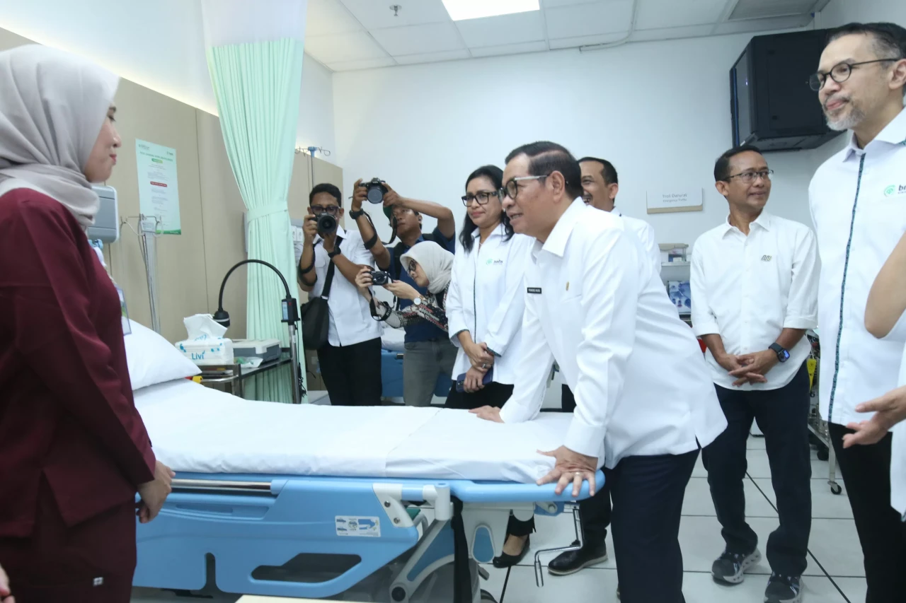 Pramono Resmikan Klinik...