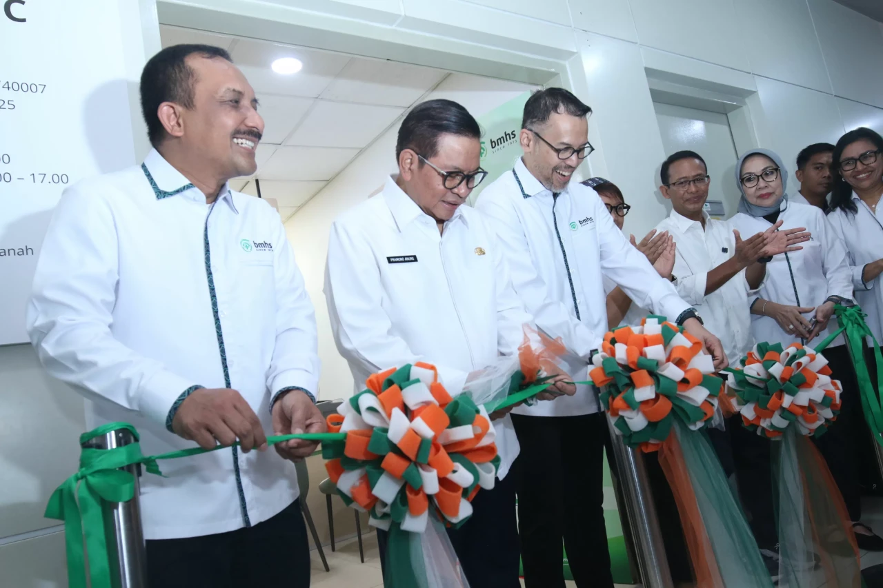 Pramono Resmikan Klinik...