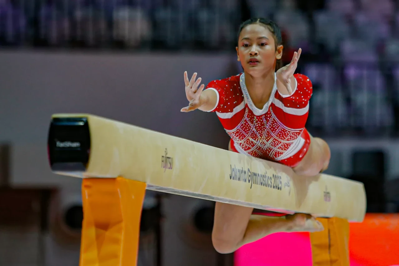 Aksi Pesenam Putri Indonesia...