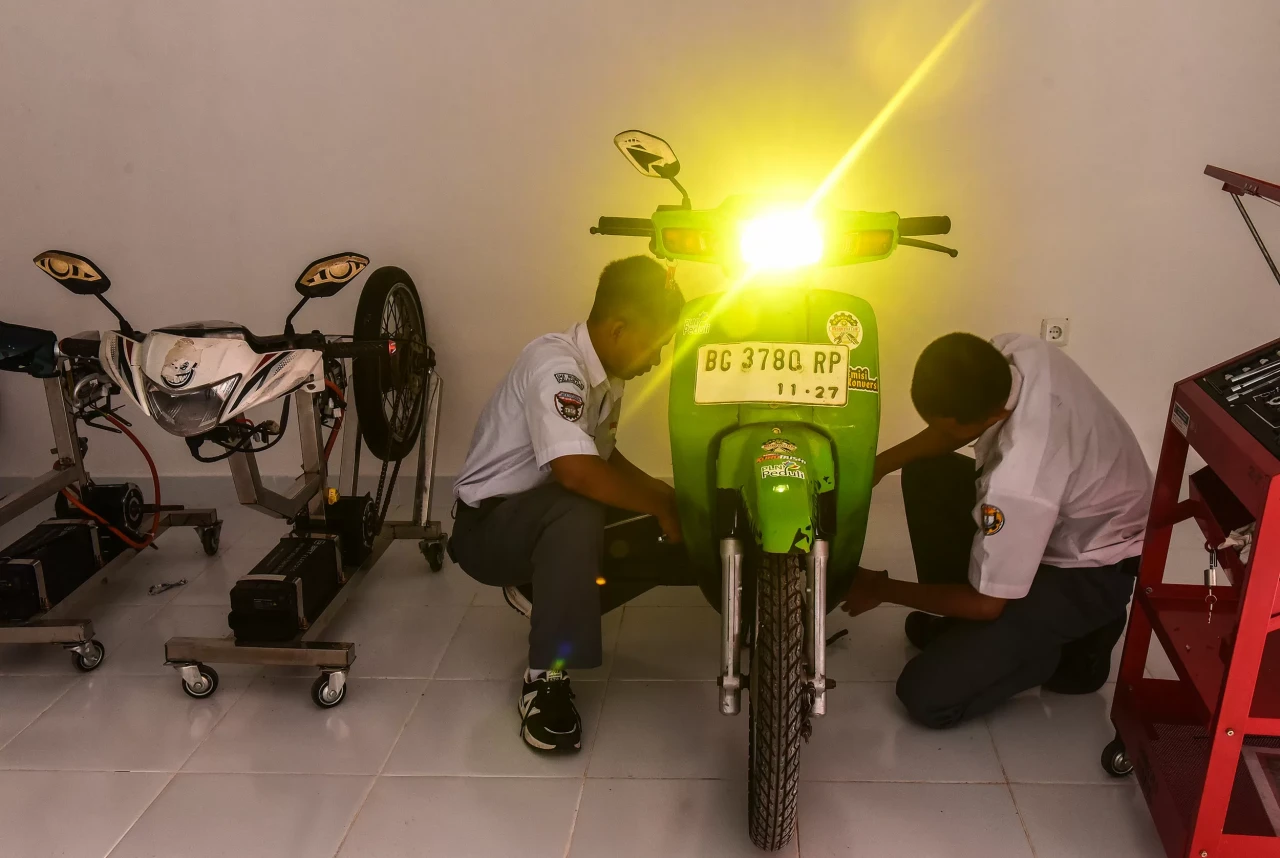 Bengkel Motor Listrik...