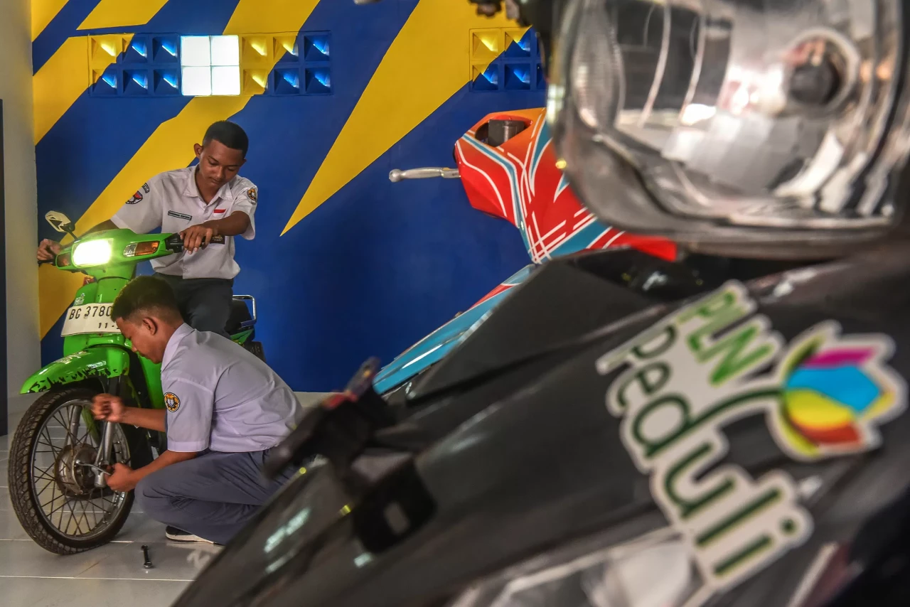 Bengkel Motor Listrik...
