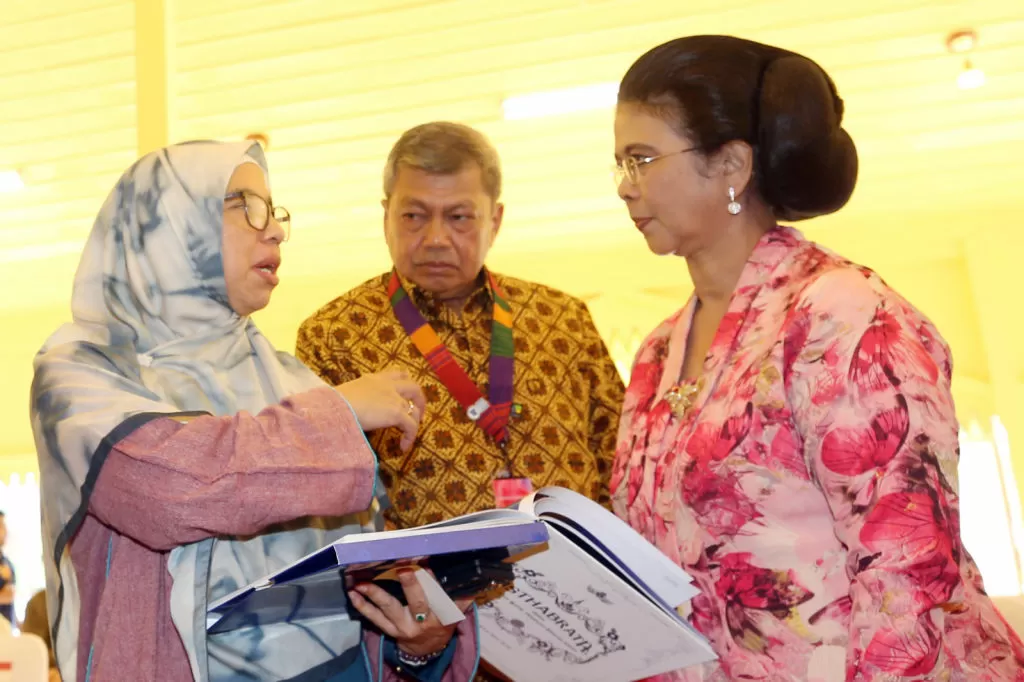 Membangun Momentum untuk...