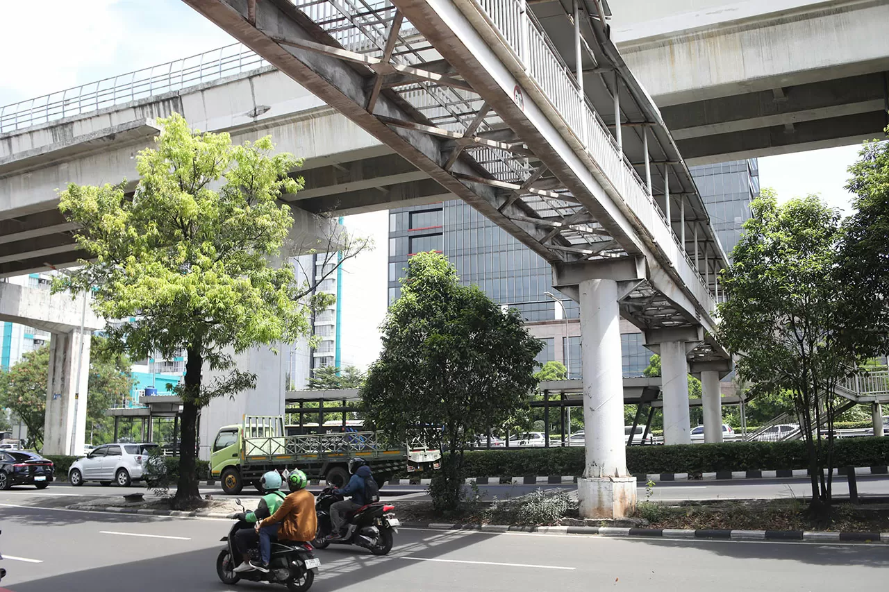Halte BNN Cawang Transjakarta...