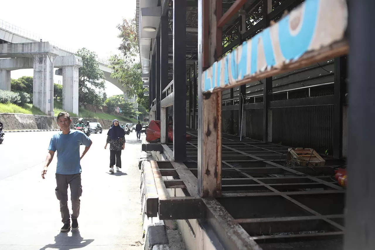 Halte BNN Cawang Transjakarta...