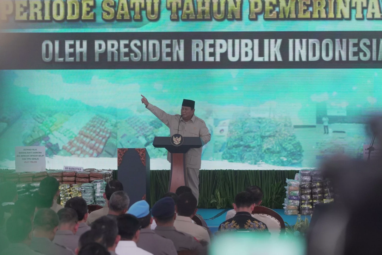 Presiden Prabowo Saksikan...