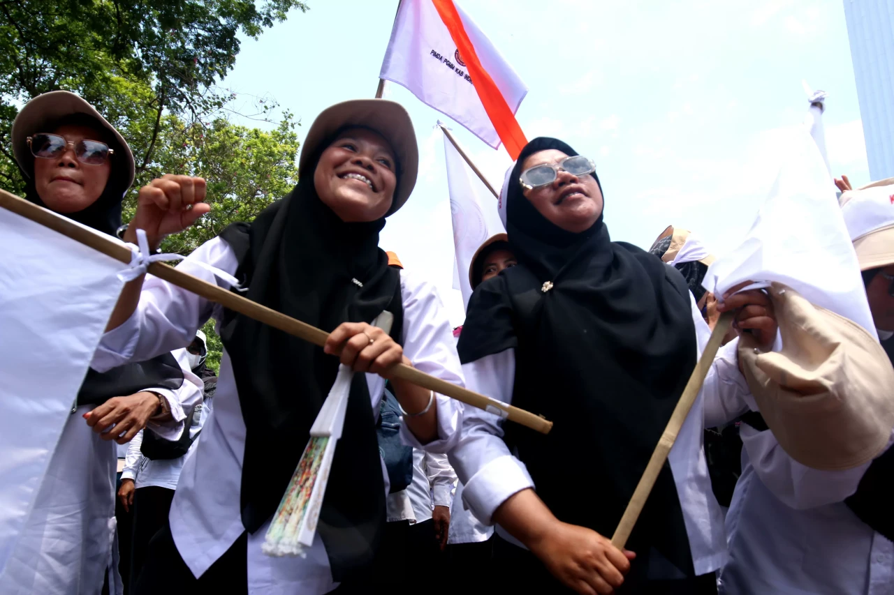 Aksi Ribuan Guru Swasta...