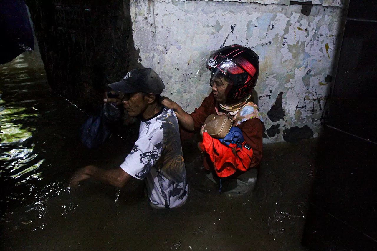 Banjir Rendam 54 RT...