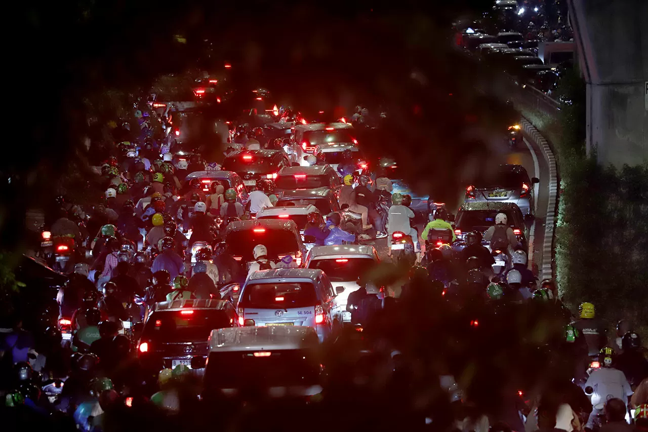 Macet Horor di Simpang...
