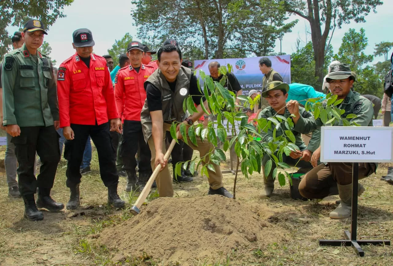 Wamenhut Rohmat Marzuki...