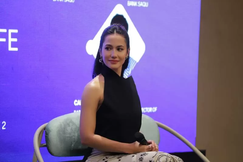 Pevita Pearce Berikan...