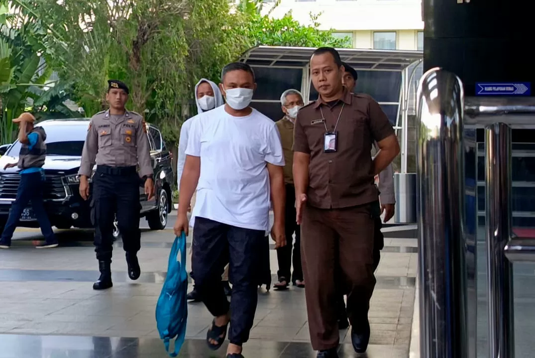 Gubernur Riau Abdul...