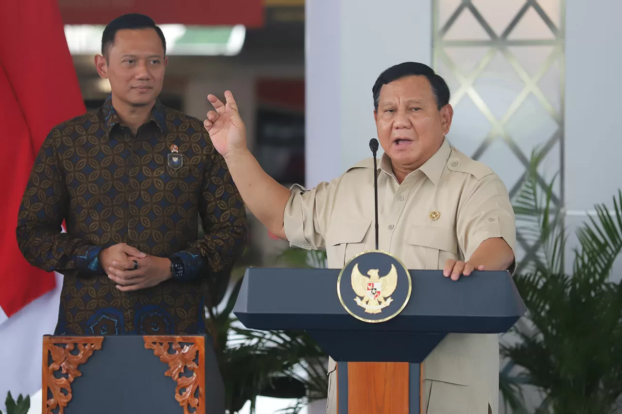 Presiden Prabowo Resmikan...