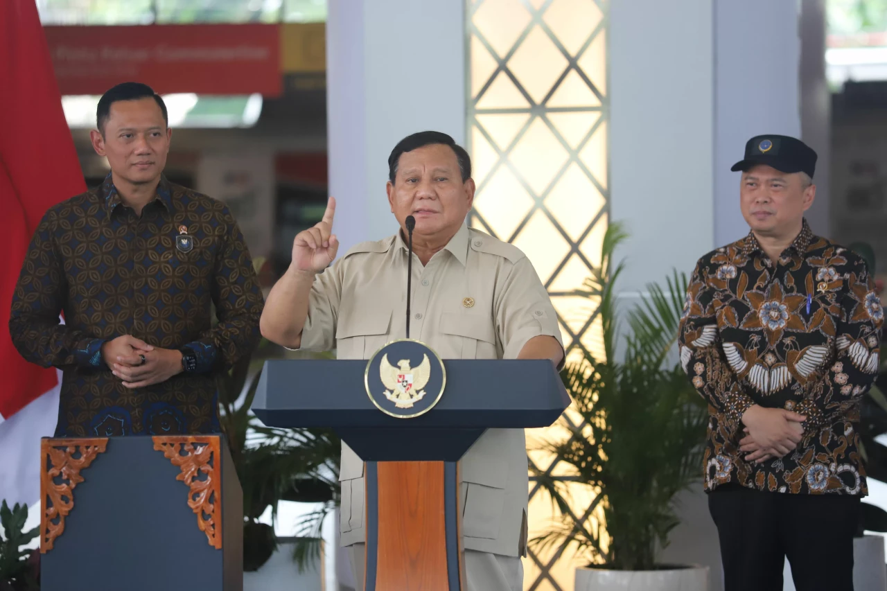 Presiden Prabowo Resmikan...