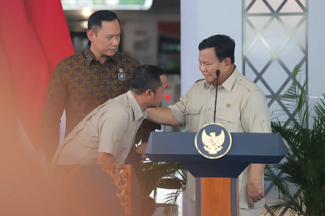 Presiden Prabowo Resmikan...