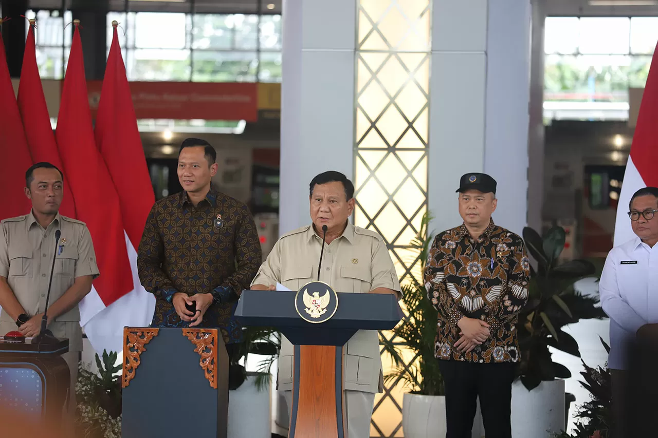 Presiden Prabowo Resmikan...