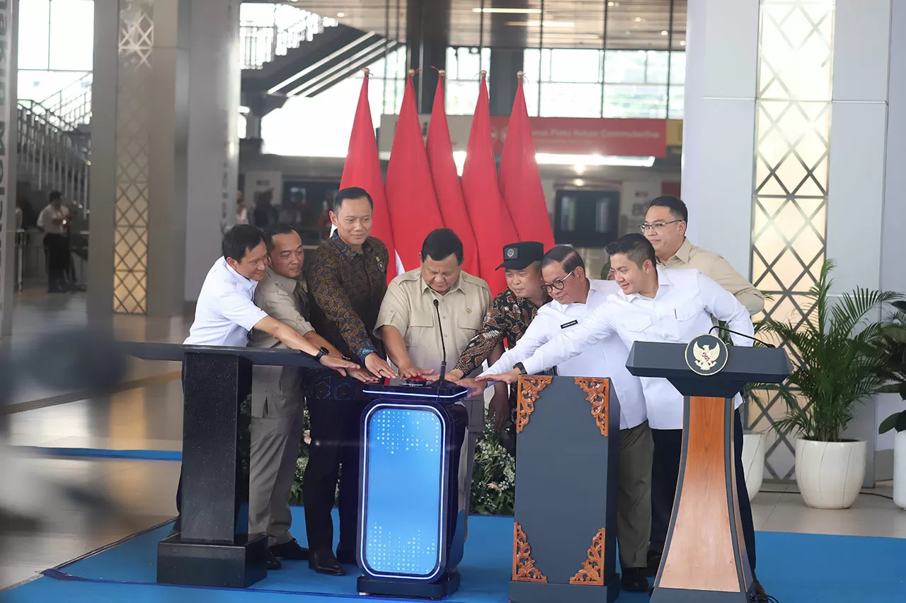Presiden Prabowo Resmikan...