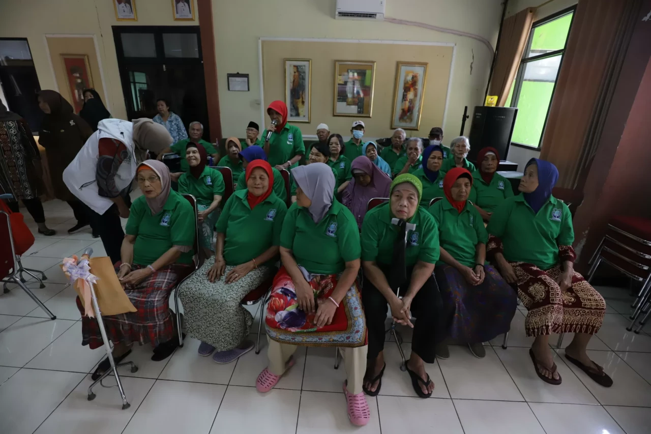 Lansia Antusias Ikuti...