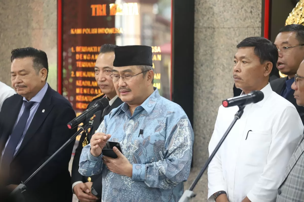 Rapat Perdana Komisi...
