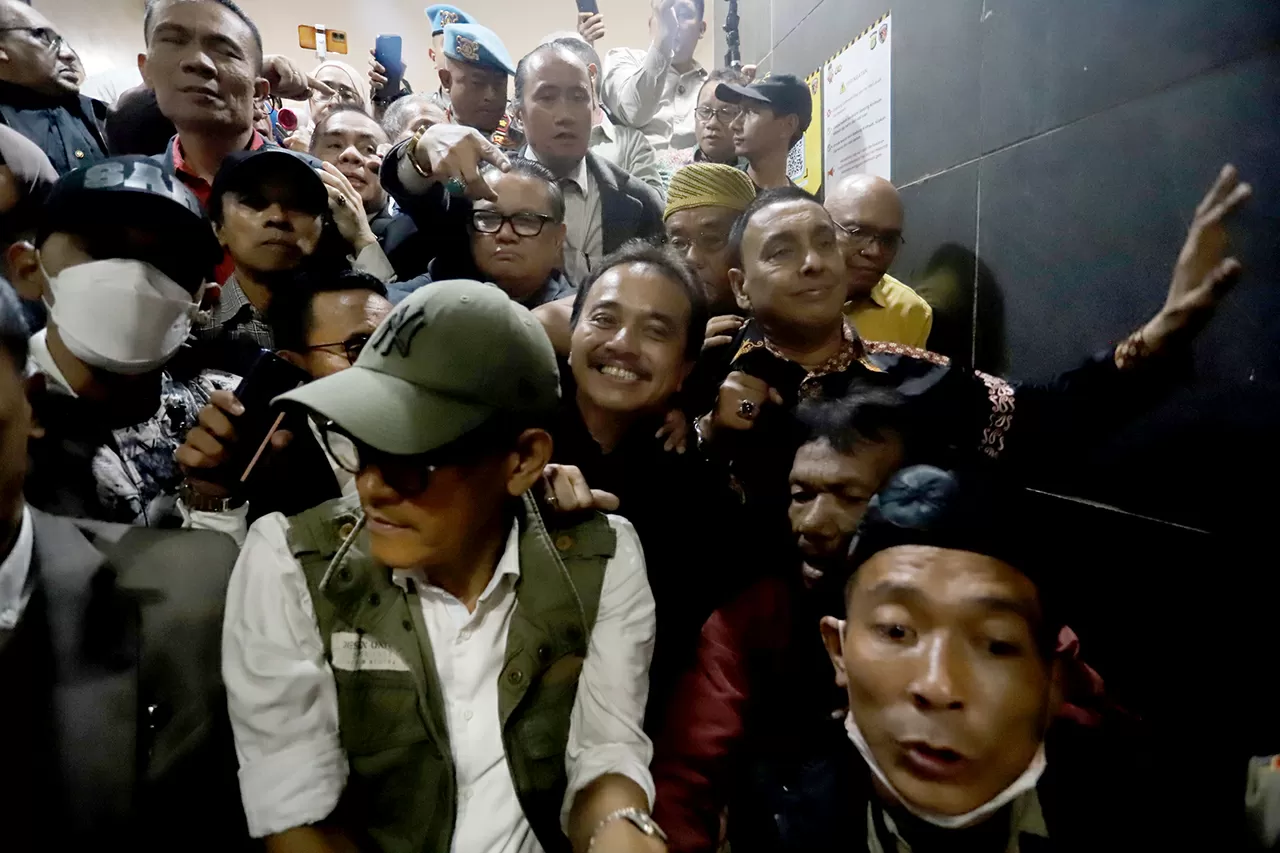 Roy Suryo Diperiksa...
