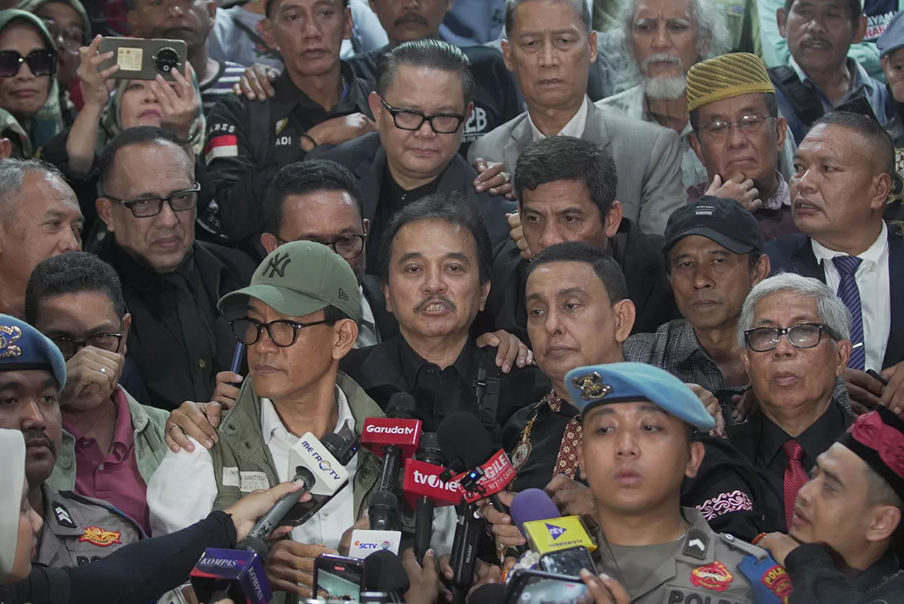 Roy Suryo Diperiksa...
