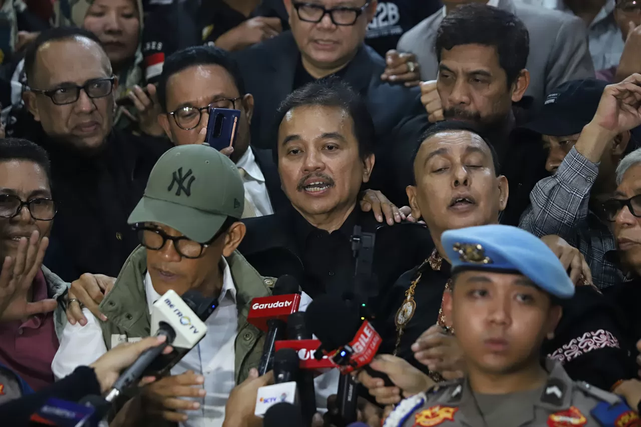 Roy Suryo Diperiksa...