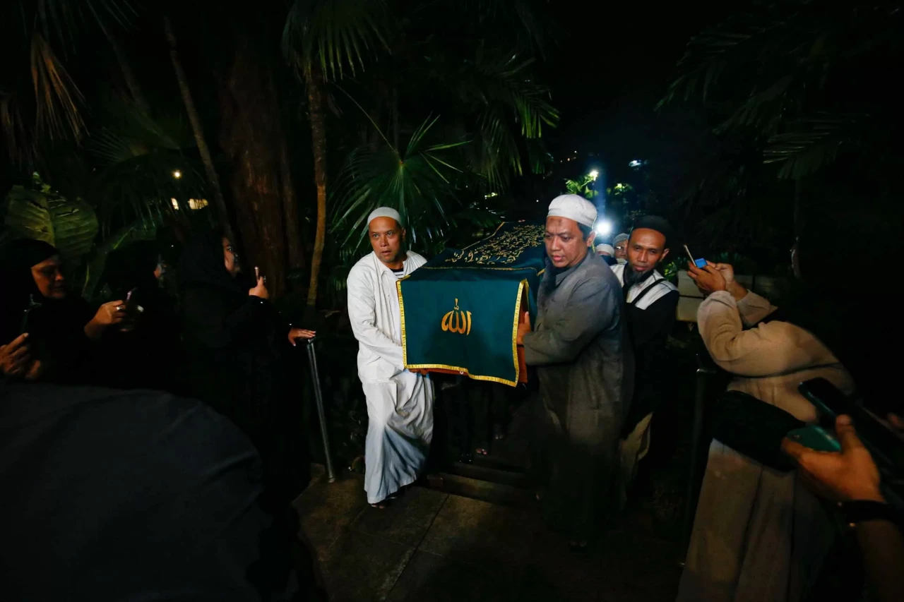 Tiba Dirumah Duka, Jenazah...