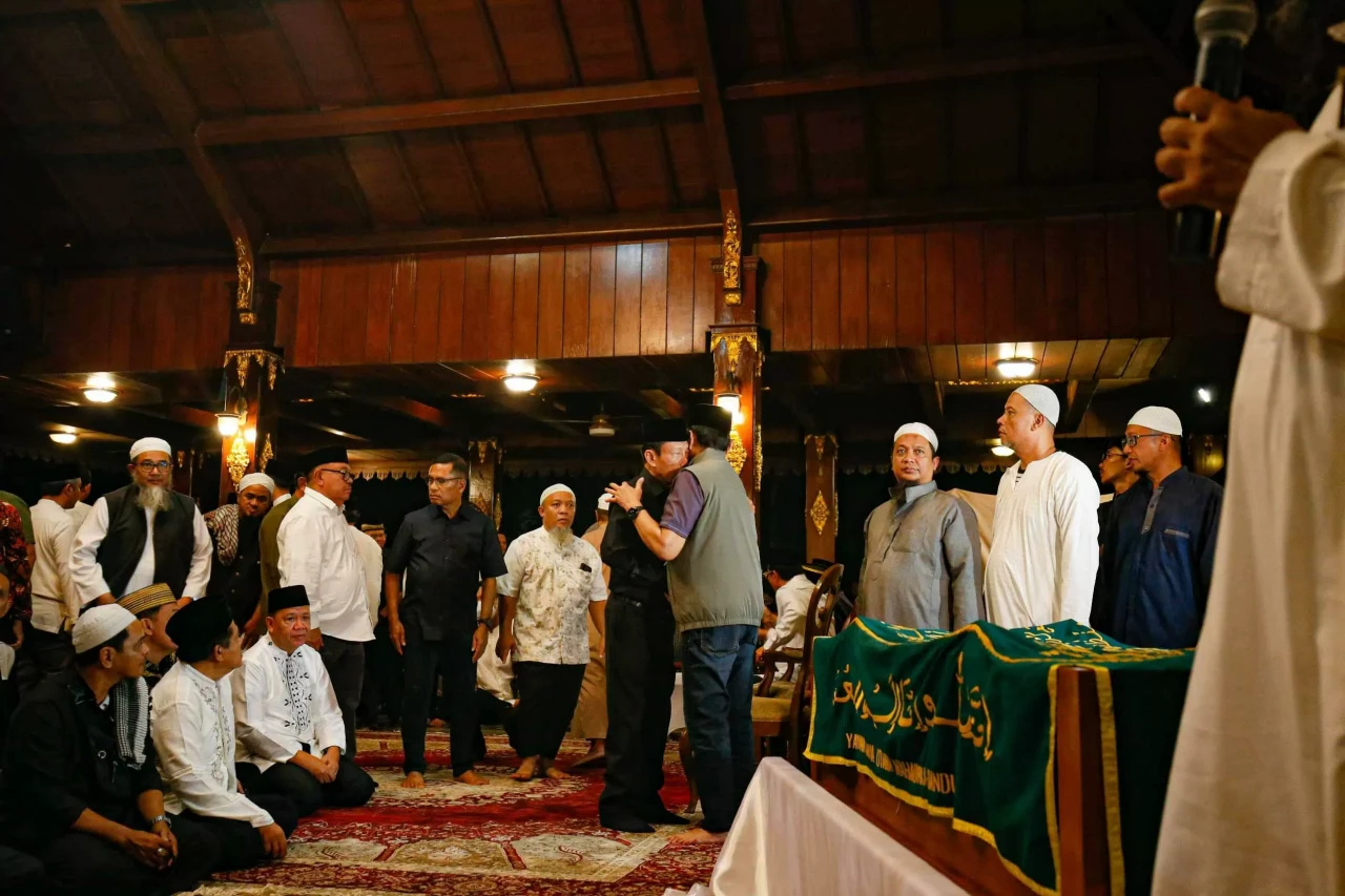 Tiba Dirumah Duka, Jenazah...