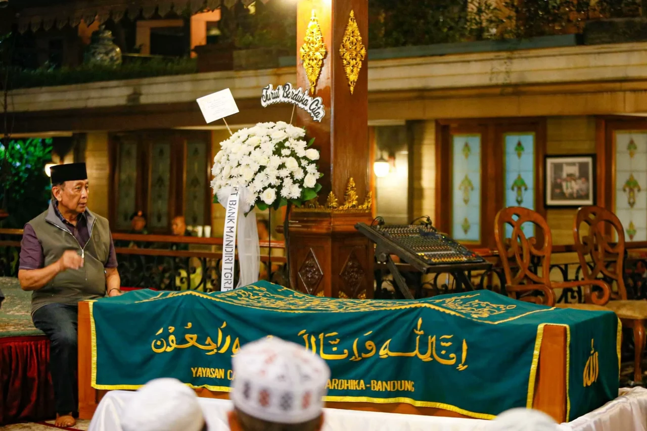 Tiba Dirumah Duka, Jenazah...