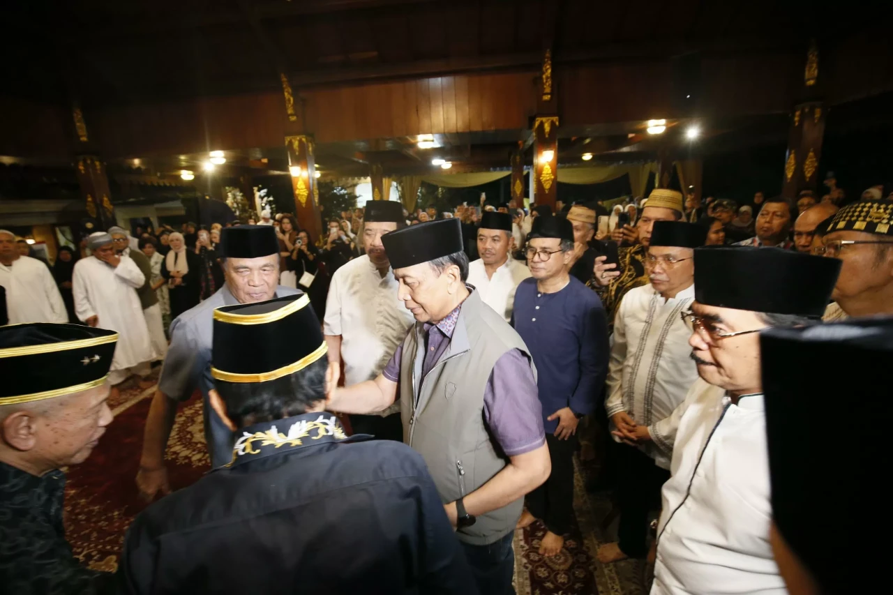 Tiba Dirumah Duka, Jenazah...