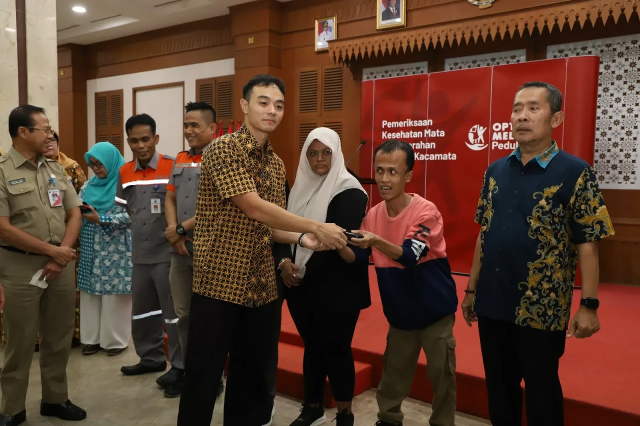 Optik Melawai Gelar...