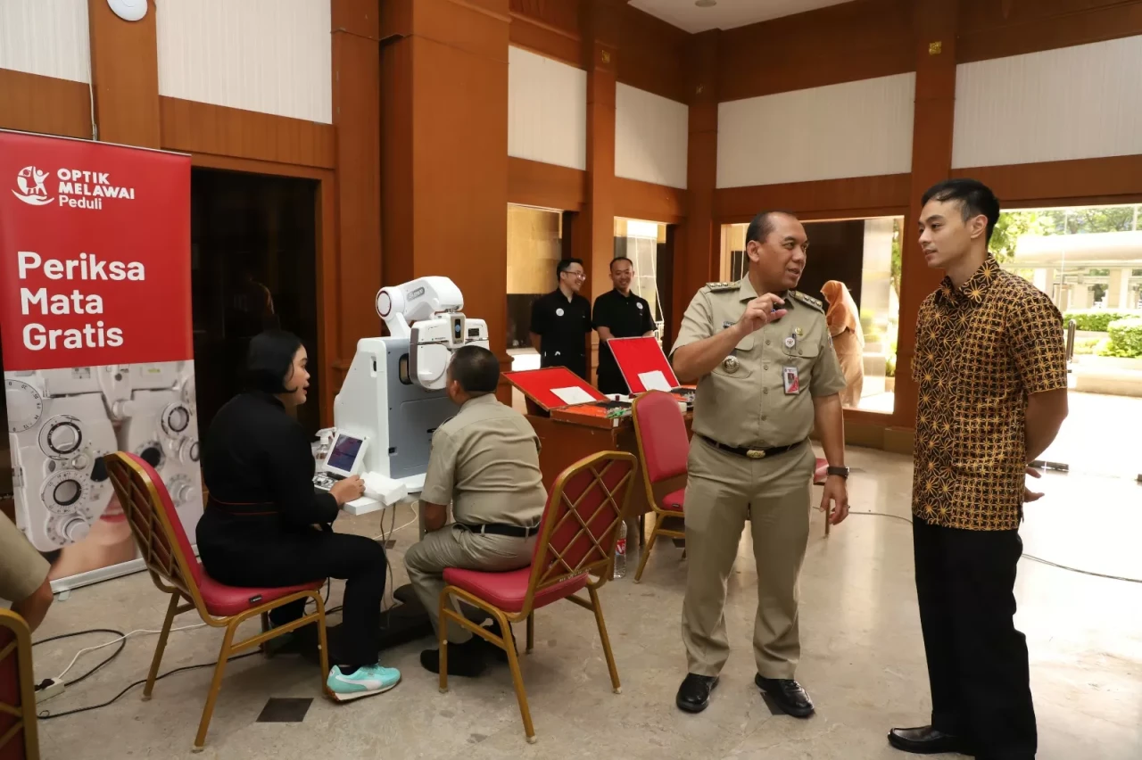 Optik Melawai Gelar...