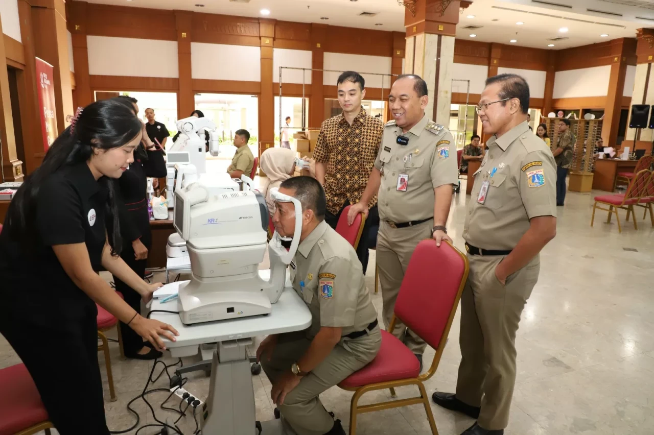 Optik Melawai Gelar...