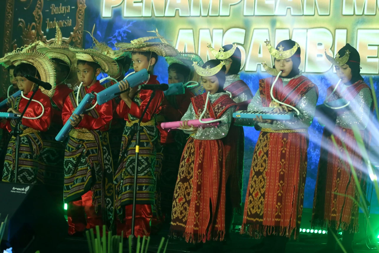 Buku Ajaib Budaya Nusantara,...
