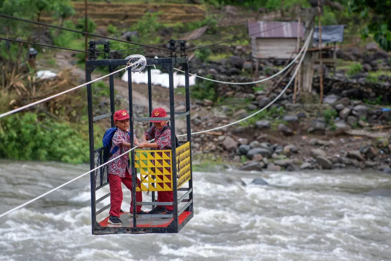 Gondola Desa, Penyelamat...