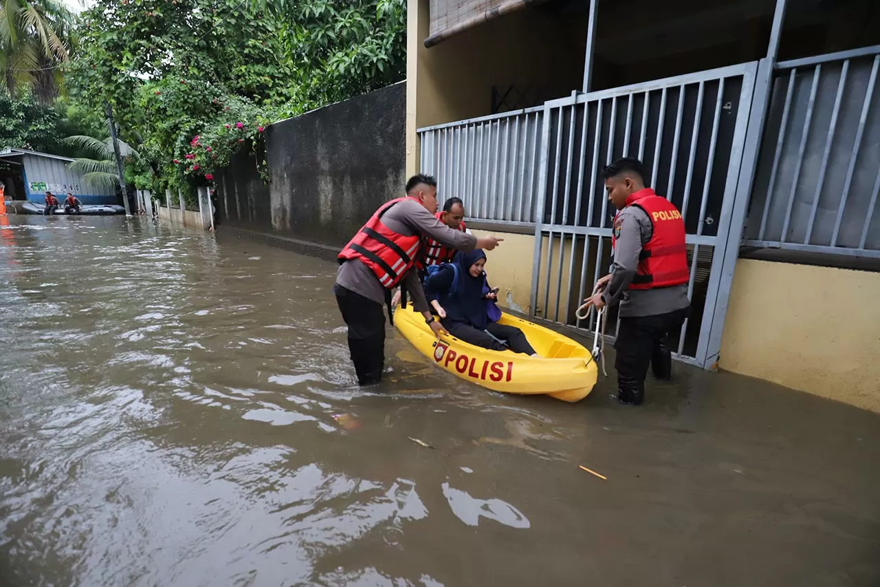 Banjir Rendam 13 RT...