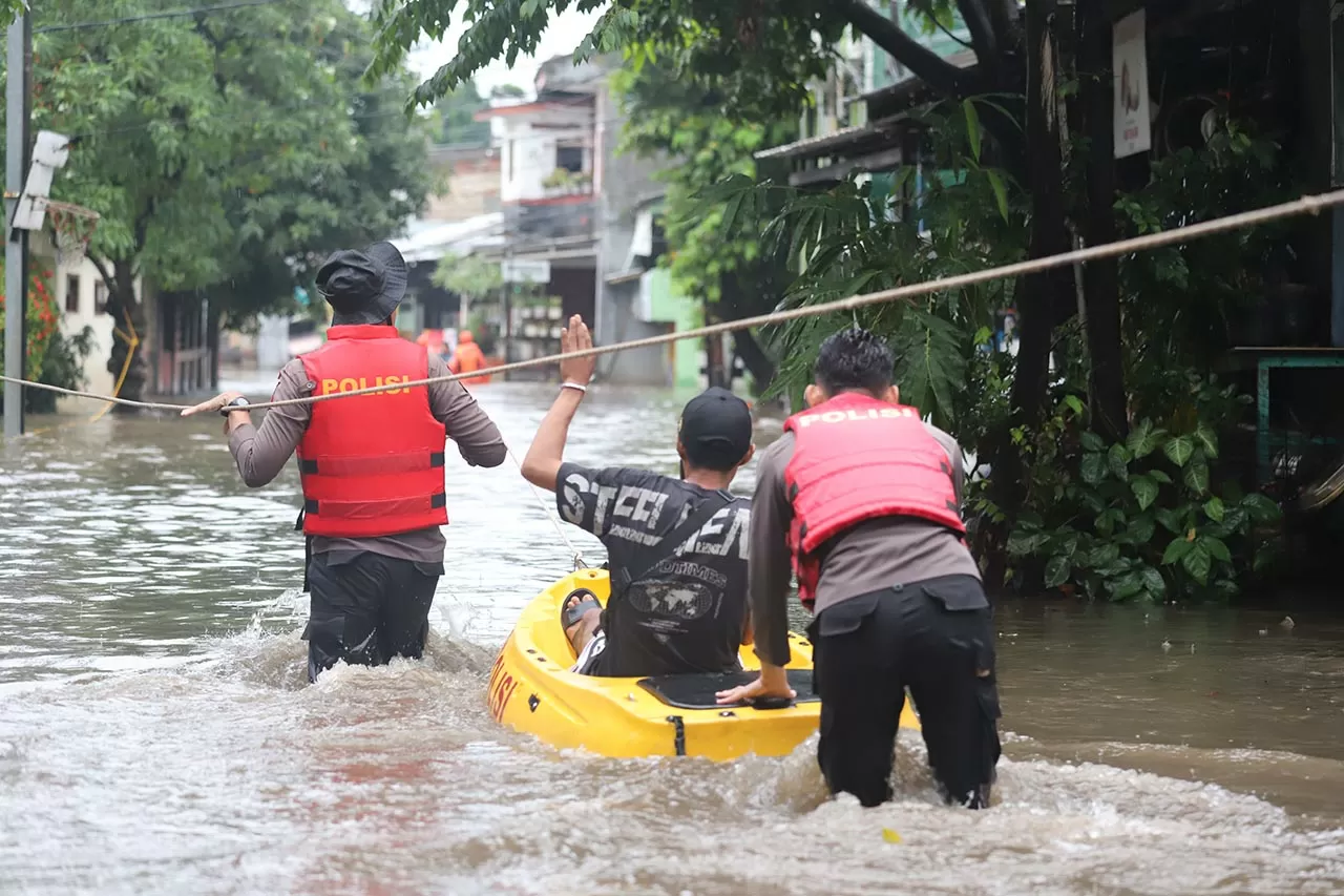 Banjir Rendam 13 RT...