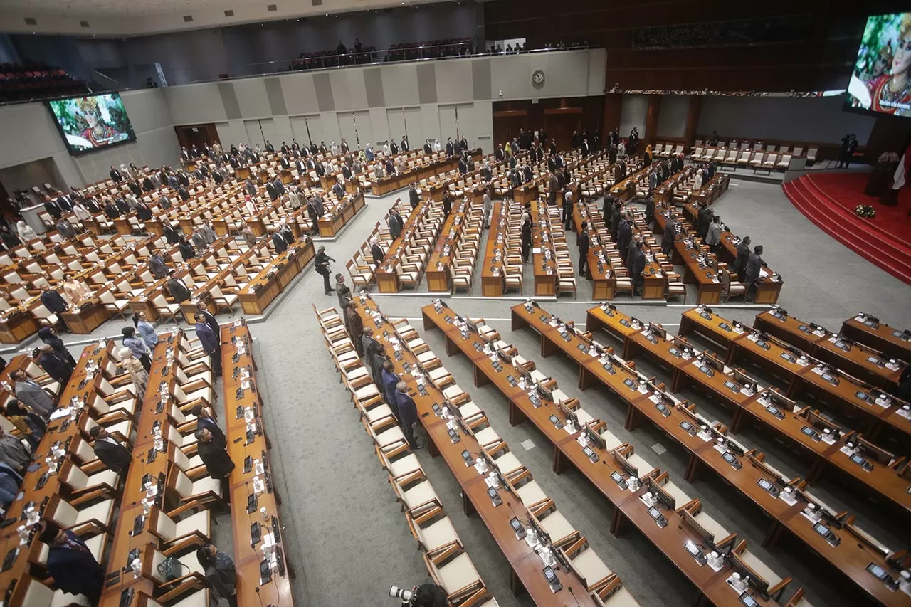 Paripurna DPR Setujui...