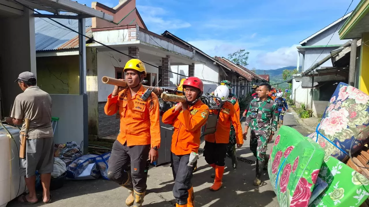 Tanah Longsor Banjarnegara:...