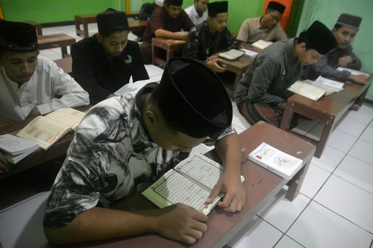 Semangat Santri Mahasiswa...