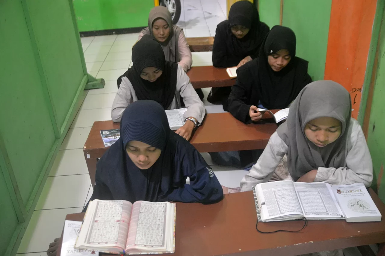 Semangat Santri Mahasiswa...